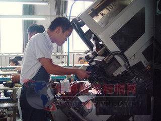 桐鄉(xiāng)市制鞋企業(yè)考察百麗、達(dá)芙妮生產(chǎn)工廠-世界服裝鞋帽網(wǎng)-行業(yè)門戶.全國十佳電子商業(yè)行業(yè)門戶網(wǎng)站